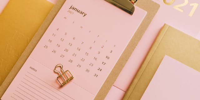 image of a desk calendar