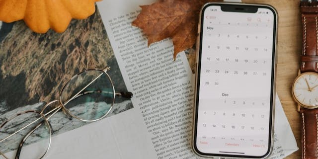 image of a desk calendar